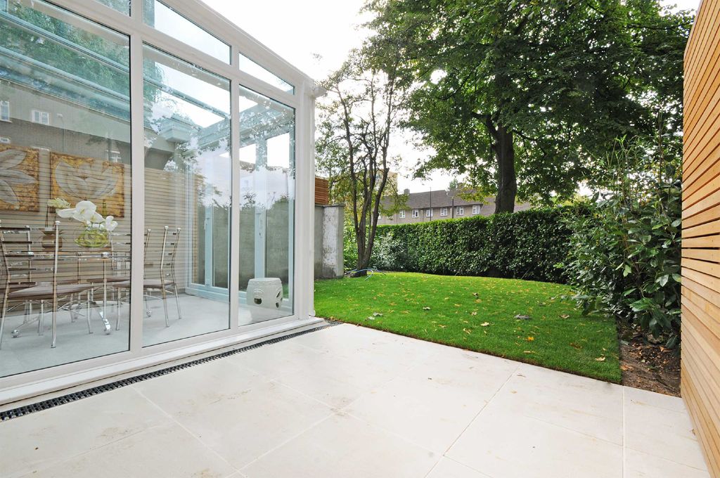 Additional image 16 of 4 bed detached house to rentCourt Close, St John's Wood Park, St John's Wood, London NW8