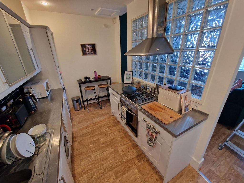 1 bed flat to rentWindsor Lofts, Penarth CF64 photo 5