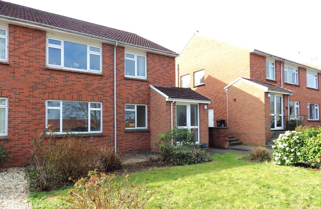 2 bed flat to rentTownsend Road, Minehead TA24