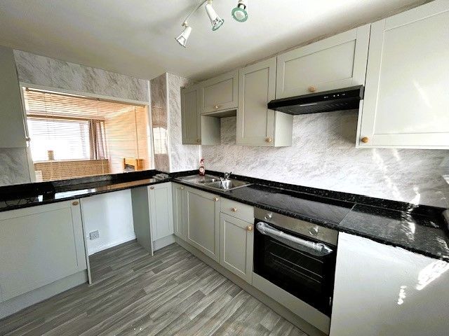 2 bed flat to rentNew Road, Porthcawl CF36