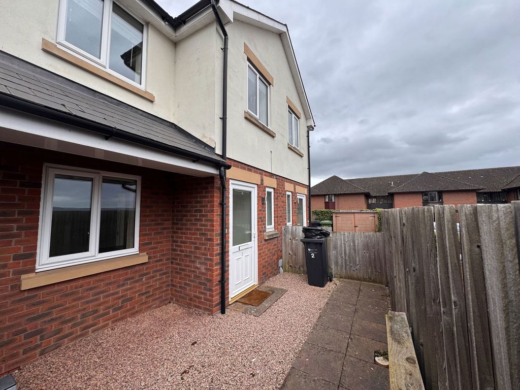 3 bed terraced house to rentHigh View Row, Homend Crescent, Ledbury, Herefordshire HR8
