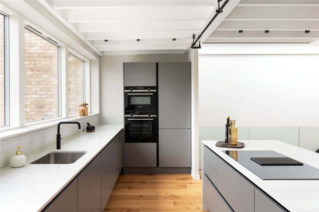 Additional image 2 of 3 bed semi-detached house to rentPreston Park Avenue, Brighton BN1