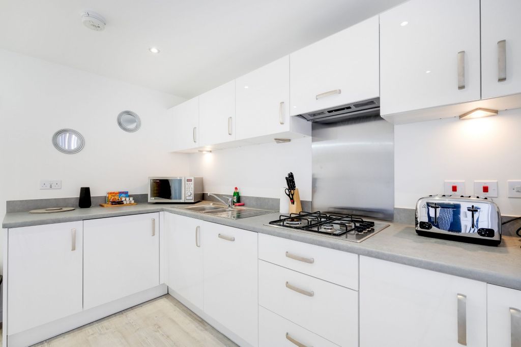 Additional image 2 of 5 bed semi-detached house to rentKempster Way, Weston Turville, Aylesbury HP22