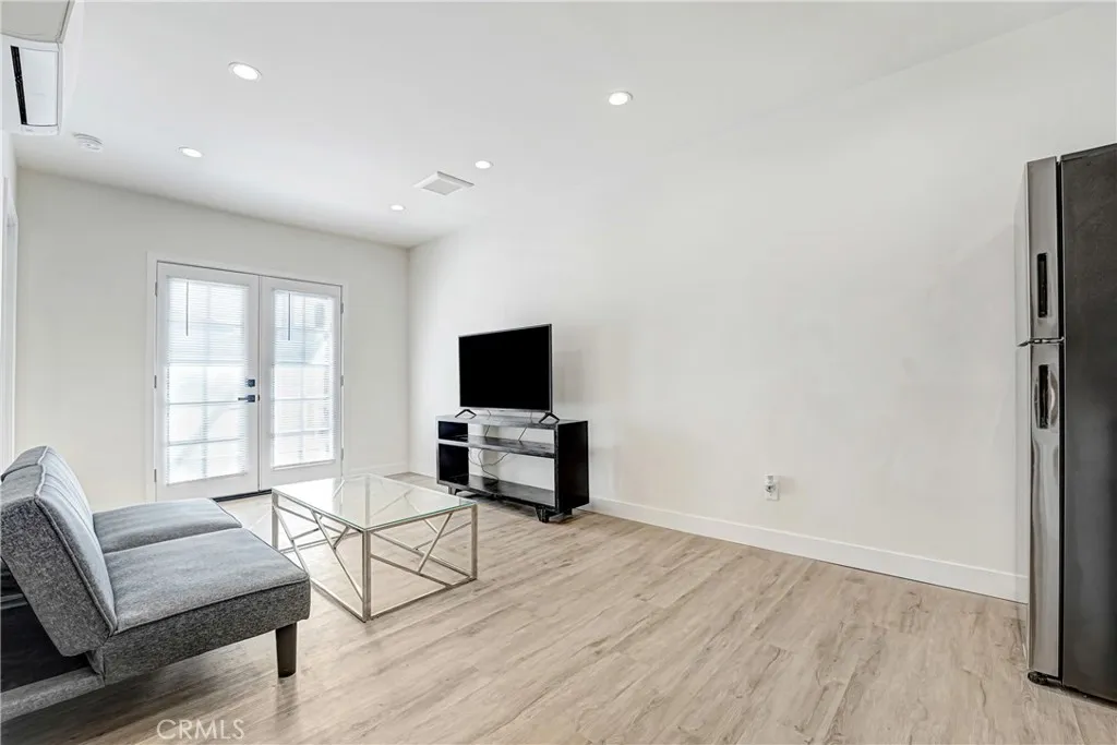 Additional image 23 of 18216 Hartland Street, Reseda, CA 91335
