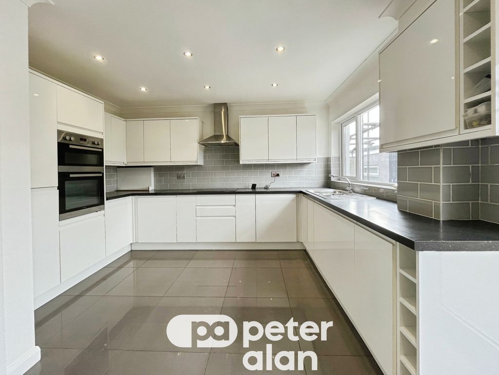 4 bed property to rentHeol West Plas, Bridgend CF35