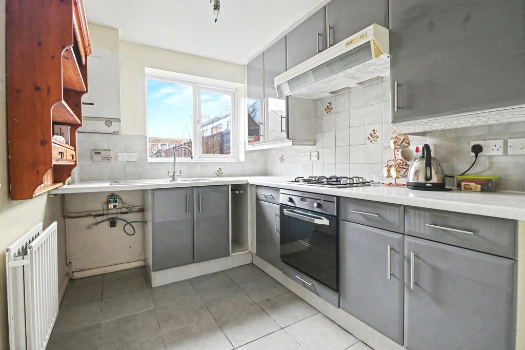 Additional image 5 of 3 bed semi-detached house for saleMallow Road, Hedge End SO30