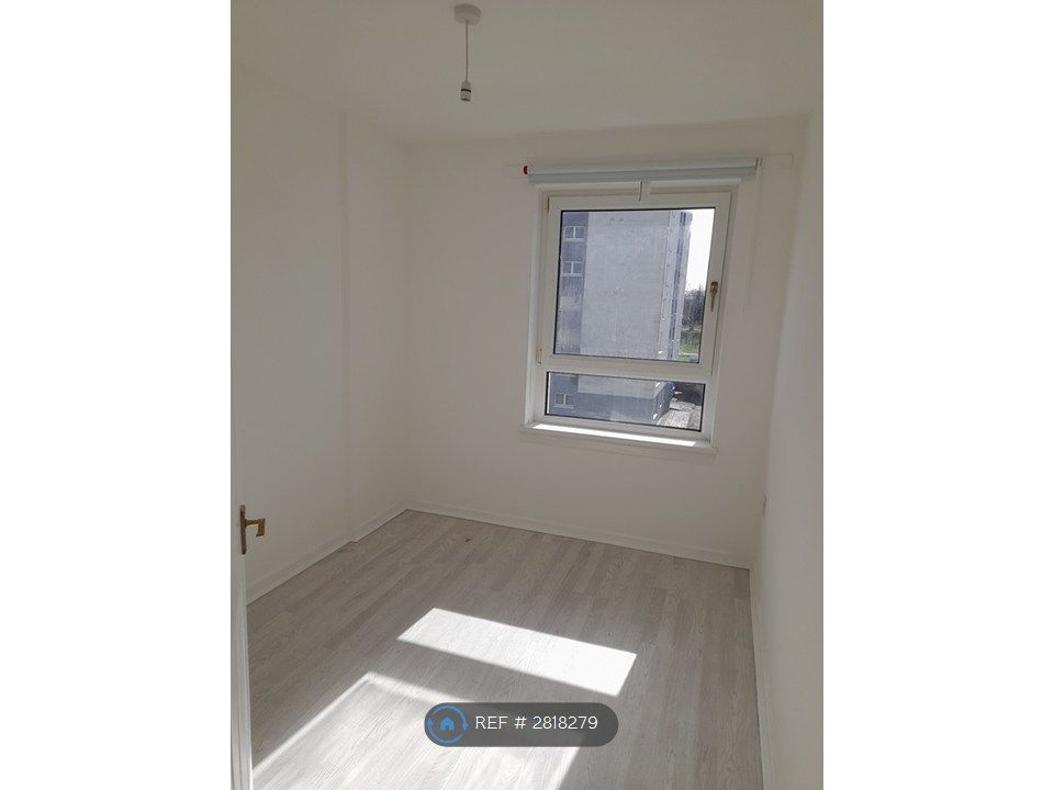 3 bed maisonette to rentGorget Quadrant, Glasgow G13 photo 5