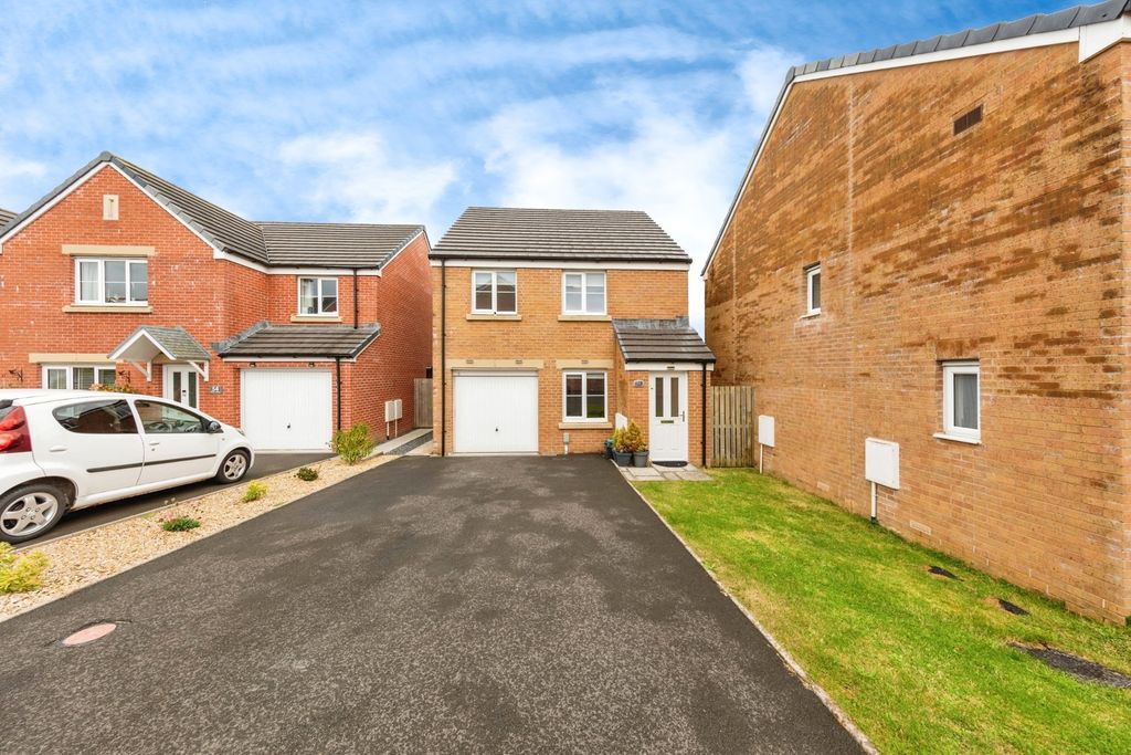 3 bed detached house for saleHeol Y Plas, Carway, Kidwelly, Carmarthenshire SA17