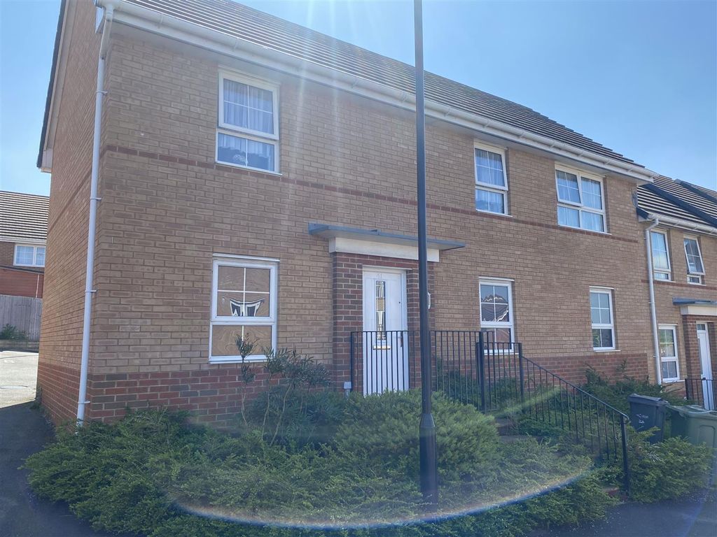 2 bed semi-detached house to rentGodric Road, Newport PO30
