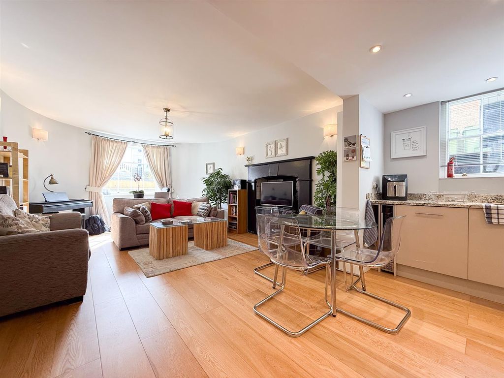 Additional image 3 of 2 bed flat to rentBath Road, Cheltenham GL53