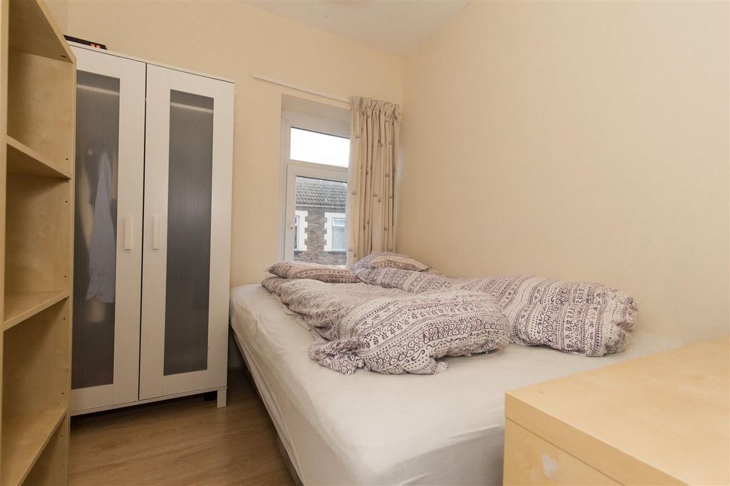 Room to rentQueen Street, Treforest CF37
