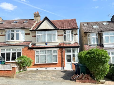 Ridgeway Avenue, Barnet EN4