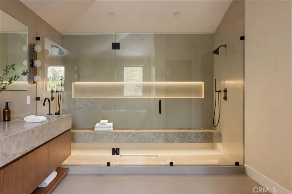 Additional image 93 of 15202 Hesby Street, Sherman Oaks, CA 91403