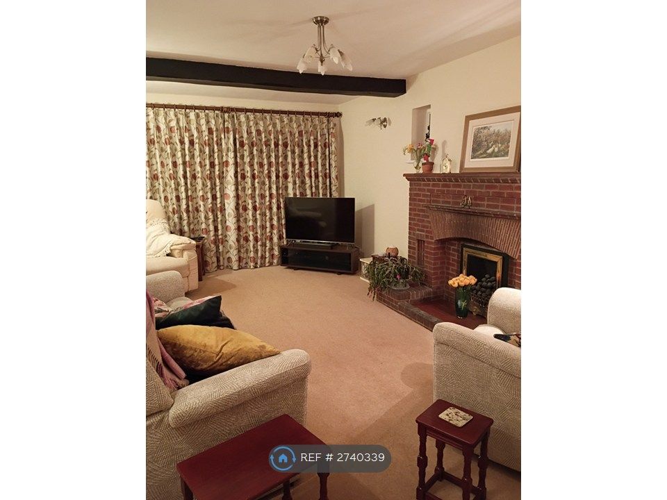 4 bed detached house to rentChestnut Road, Redditch B96 photo 4