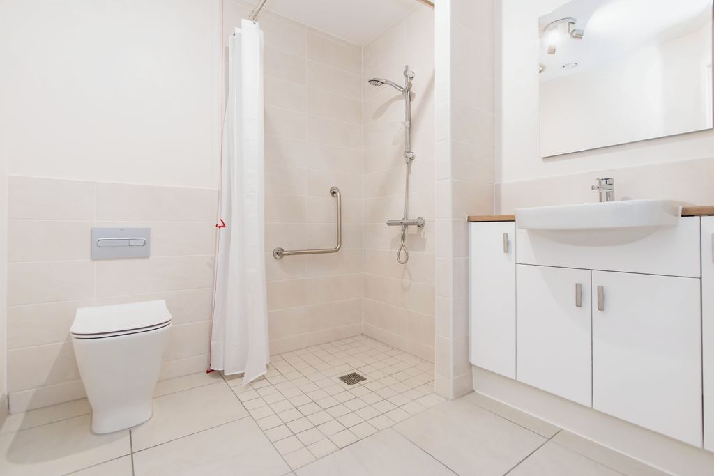 Additional image 10 of 2 bed flat for saleKingfisher Court, South Street, Taunton TA1