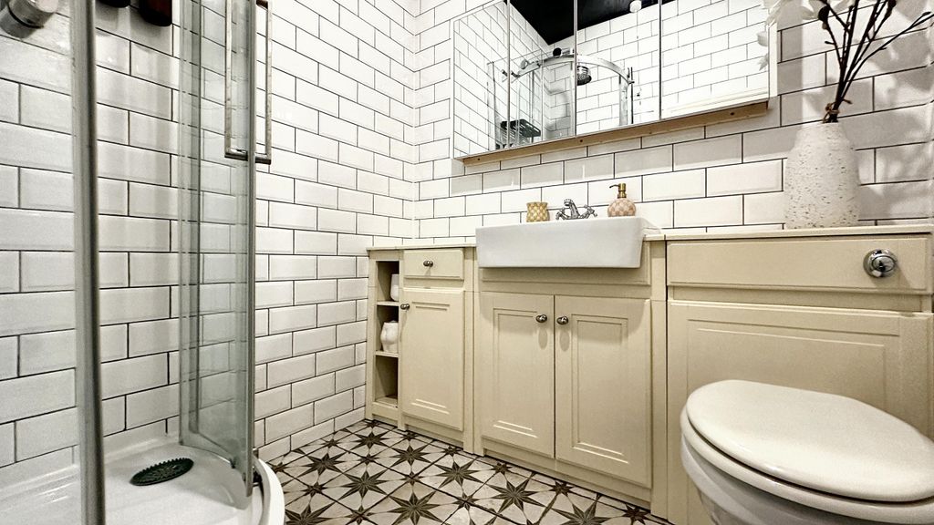 Additional image 16 of 2 bed flat for saleHotwell Road, Hotwells, Bristol BS8