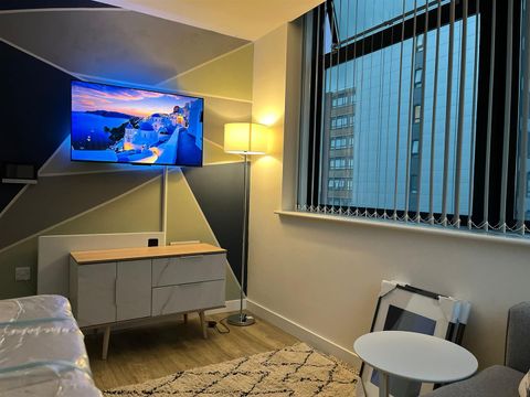 Paragon 403, 48 Seymour Grove M16