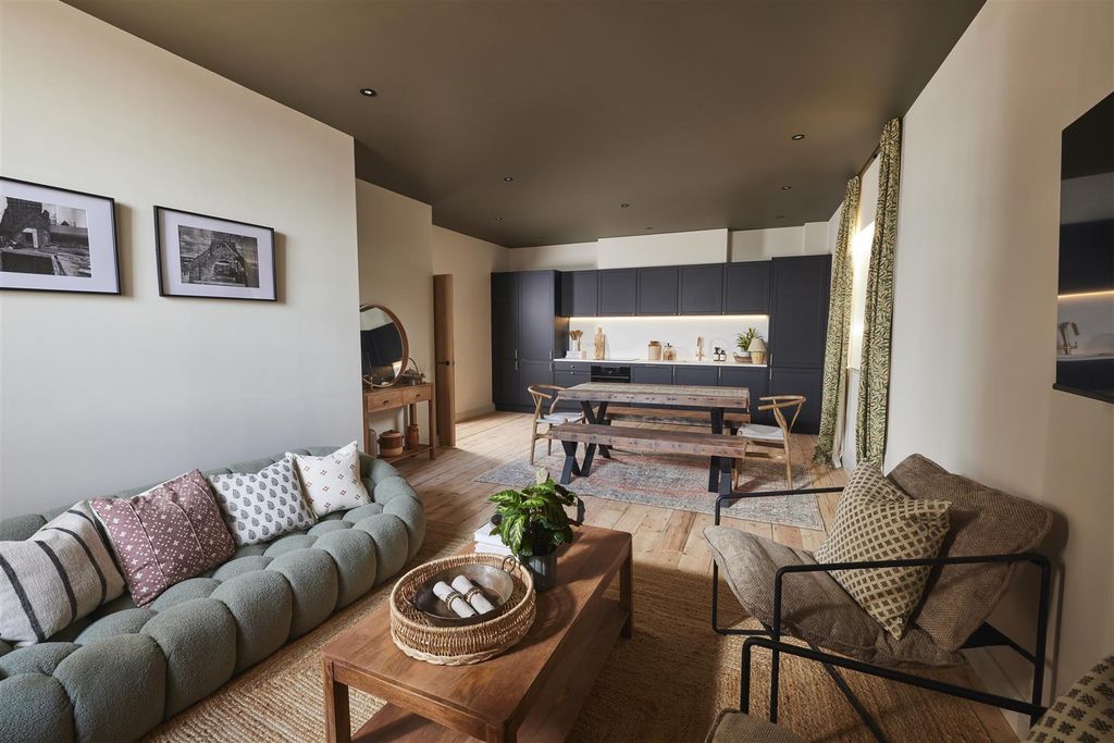2 bed flat to rent19 Paternoster House, Exeter EX4