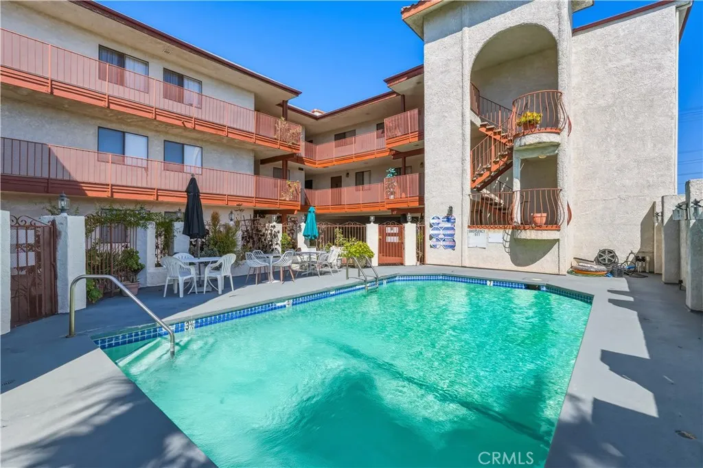 Additional image 79 of 7625 Reseda Blvd Unit 202, Reseda, CA 91335