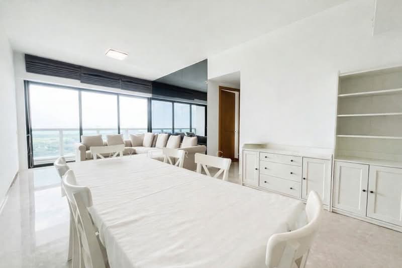 18 Marina Boulevard photo 2