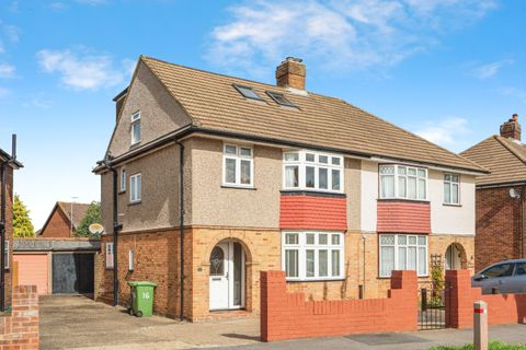 Alsom Avenue, Worcester Park KT4
