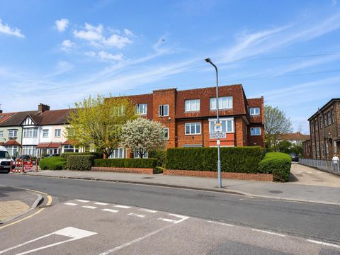Gantshill Crescent, Ilford IG2
