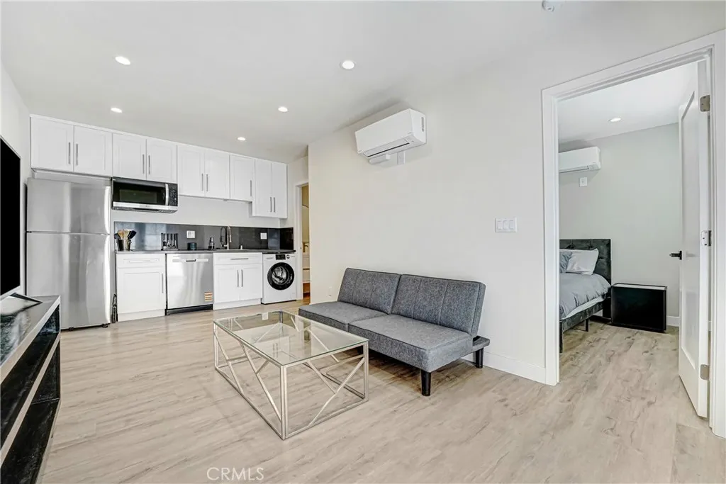 Additional image 22 of 18216 Hartland Street, Reseda, CA 91335