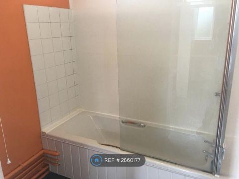 Demesne Road, Manchester M16, Studio to rent
