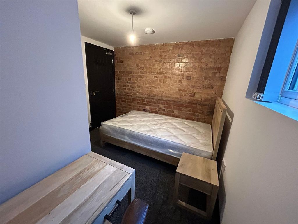 Room to rentVecqueray Street, Coventry CV1 photo 3
