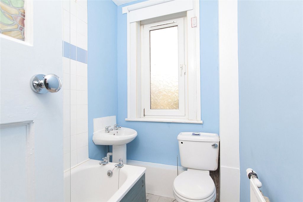 Additional image 9 of 2 bed flat to rentBurdiehouse Square, Old Burdiehouse, Edinburgh EH17