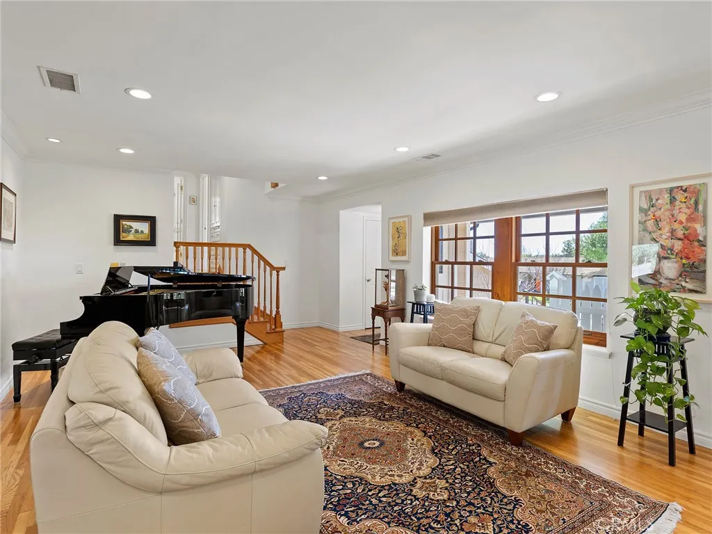 Additional image 89 of 1012 N Sunset Canyon Drive, Burbank, CA 91504