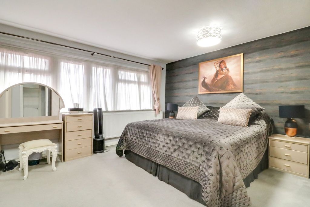Additional image 7 of 2 bed terraced house to rentVane Close, Harrow HA3