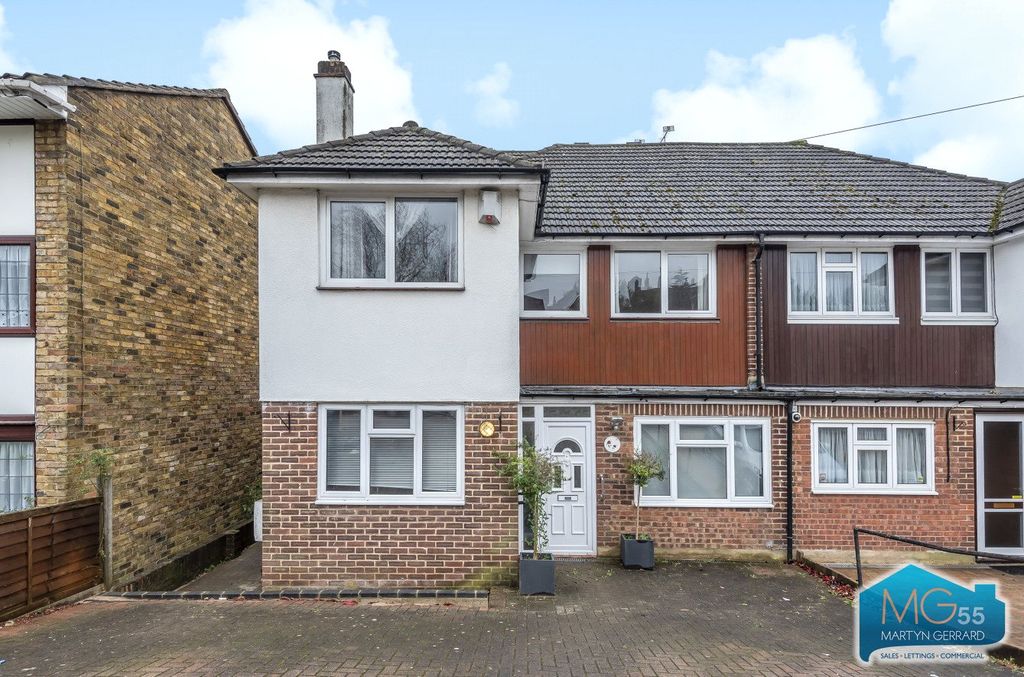 5 bed semi-detached house to rentEversleigh Road, New Barnet, London EN5