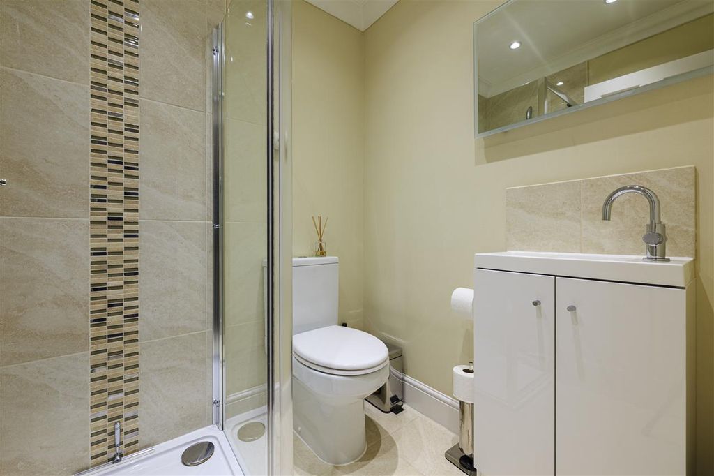Additional image 17 of 5 bed detached house for saleLower Rainham Road, Rainham ME8