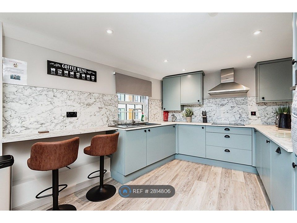 2 bed flat to rentHigh Street, Cheltenham GL50
