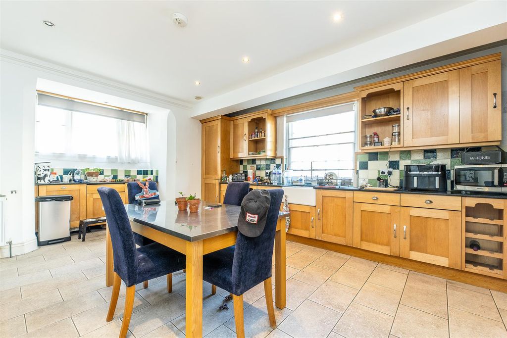 Additional image 4 of 2 bed flat for saleNorth Road, The Park NG7