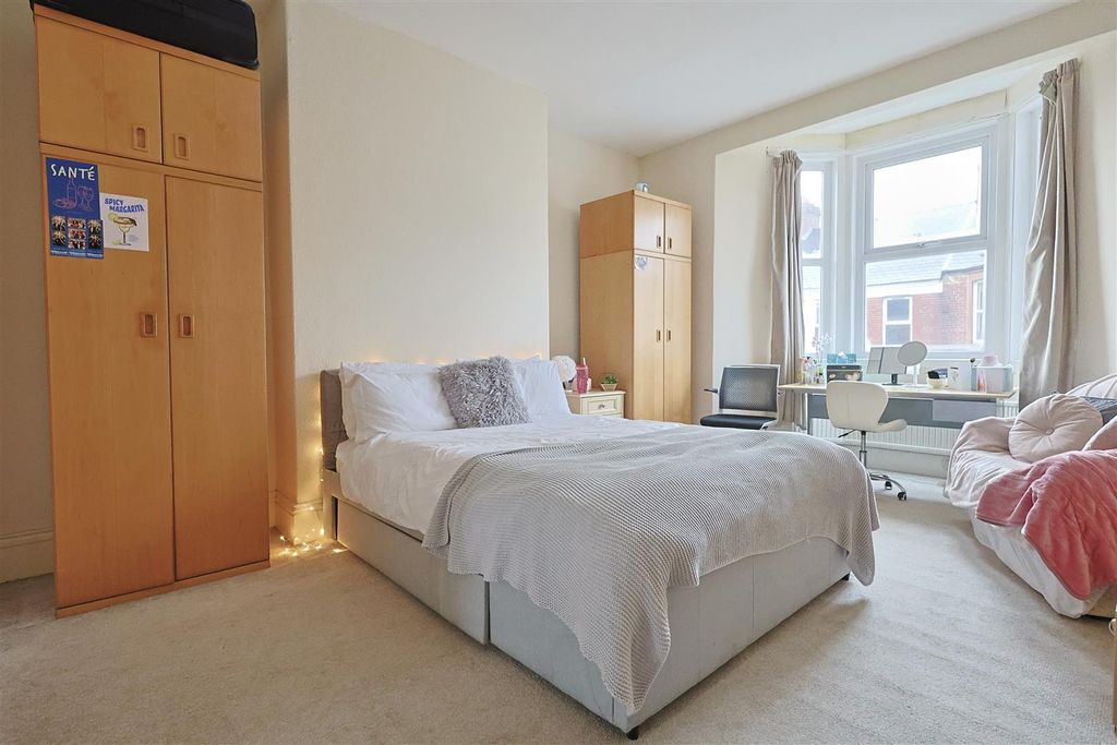 3 bed flat to rentHelmsley Road, Sandyford, Newcastle Upon Tyne NE2