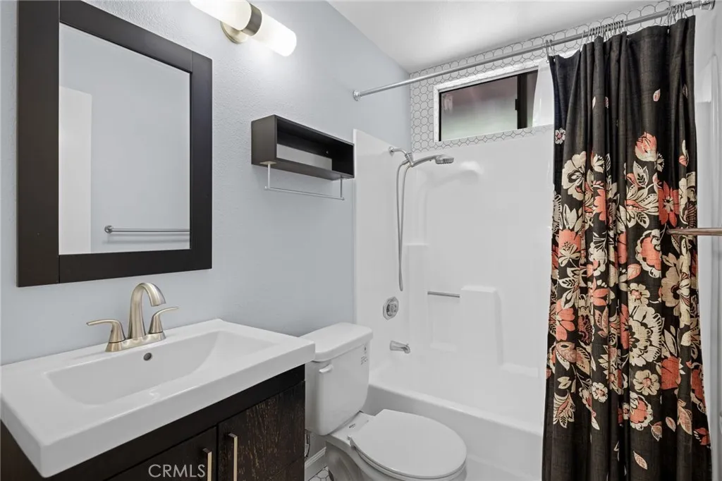 Additional image 70 of 10831 Roycroft St Unit 9, Sun Valley, CA 91352