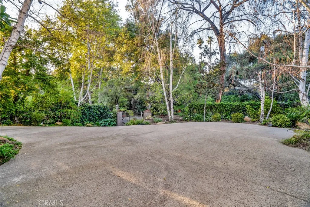 17420 Rancho St, Encino, CA 91316