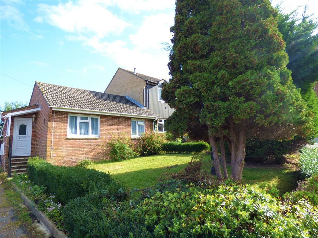 Additional image 2 of 2 bed semi-detached bungalow to rentArthur Moody Drive, Newport PO30