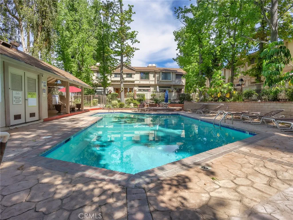 7100 Balboa Boulevard Unit 805, Lake Balboa, CA 91406