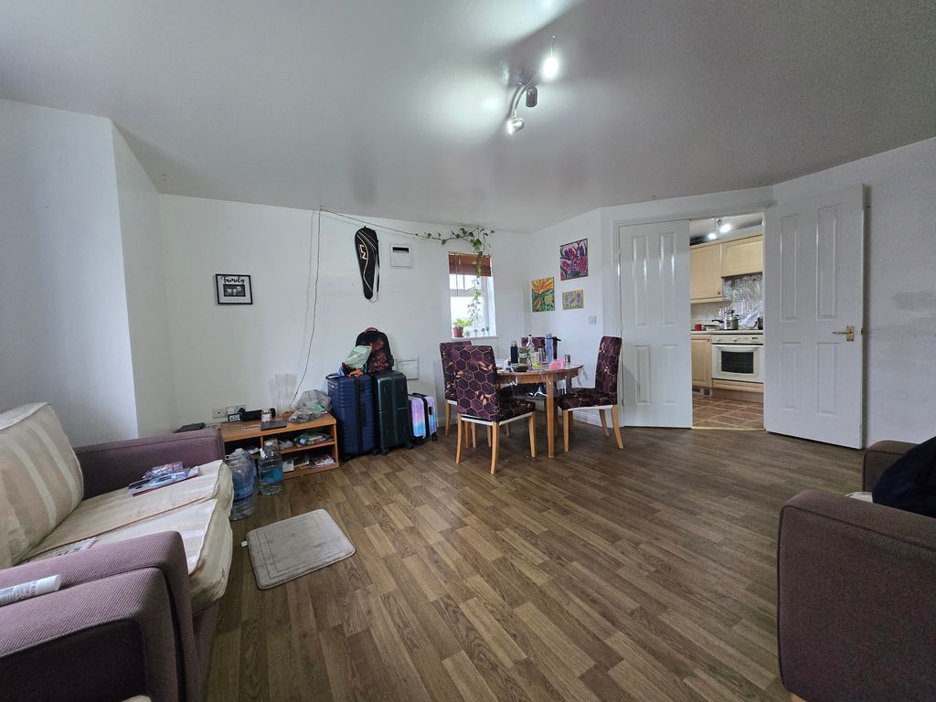 Additional image 7 of 2 bed flat for salePerkin Close, Hounslow TW3