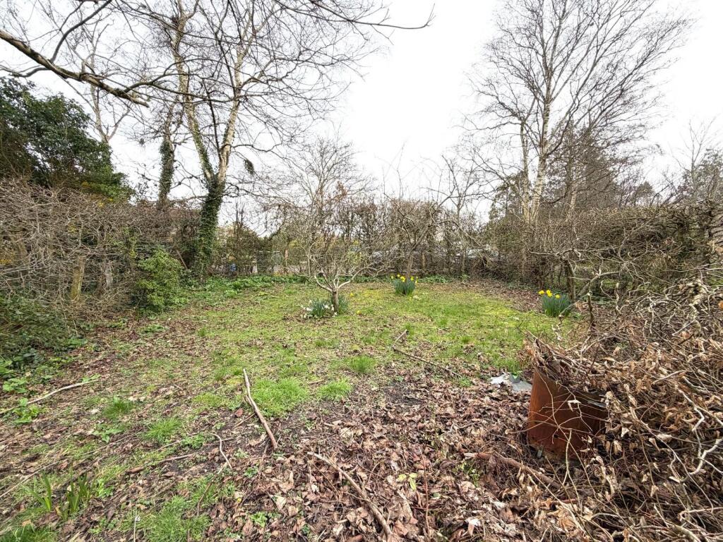 Housman Road, Street