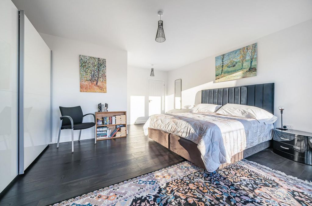 Additional image 8 of 2 bed flat for saleHenry Darlot Drive, London NW7
