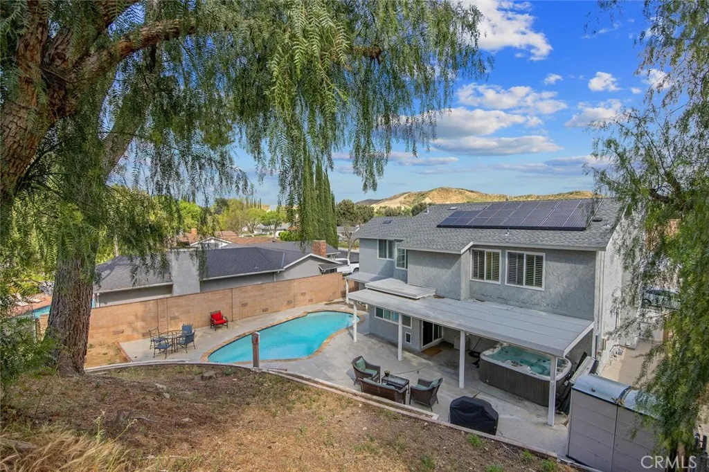 28137 Oaklar Dr, Saugus, CA 91350