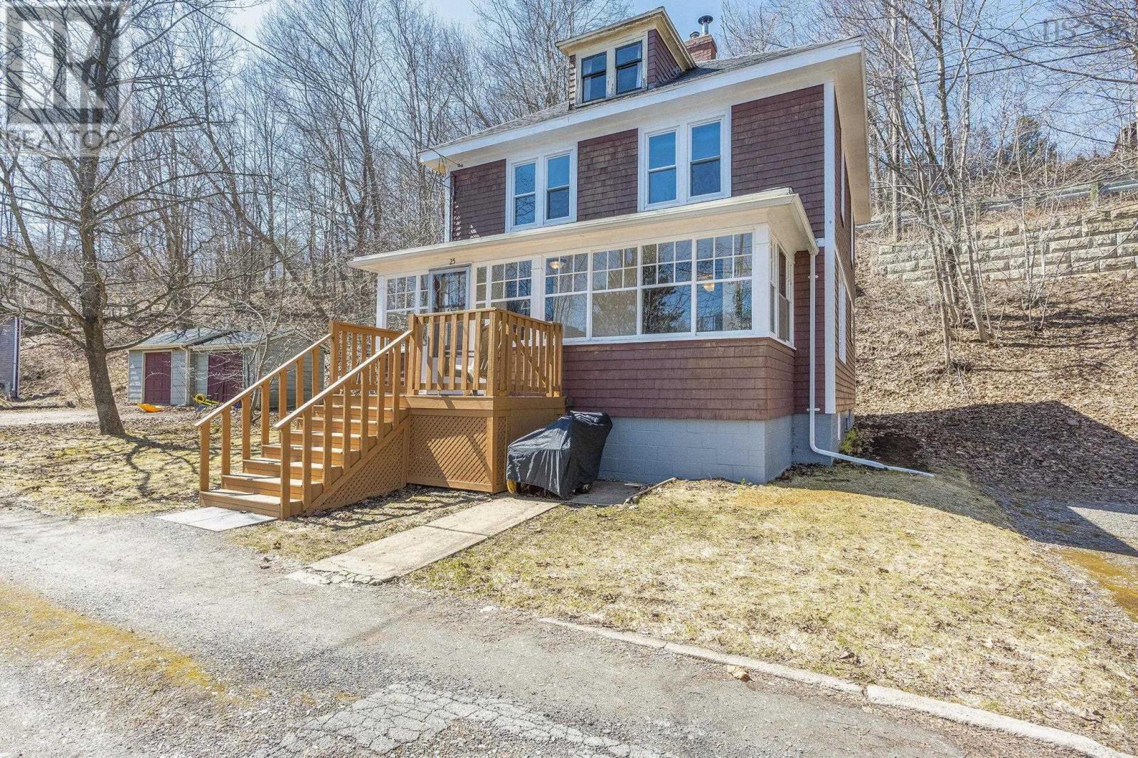 25 Willow Lane