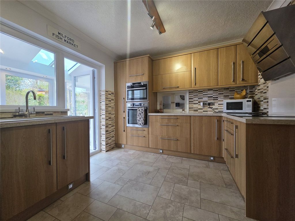 Additional image 10 of 4 bed detached house for saleGlenview Avenue, Pembroke Dock, Pembrokeshire SA72