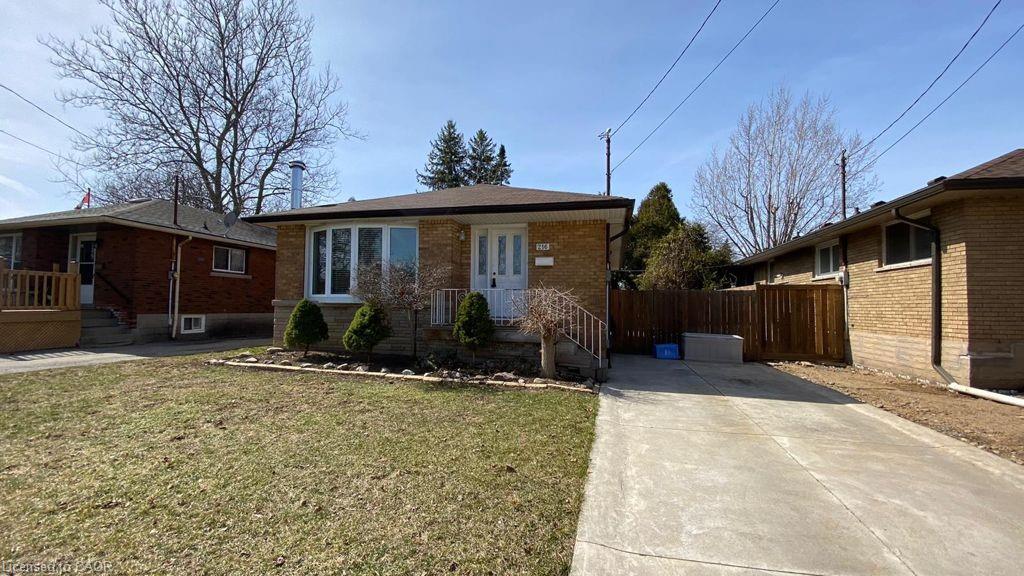 Upper-216 West 16th Street, Hamilton, ON, L9C 4C6
