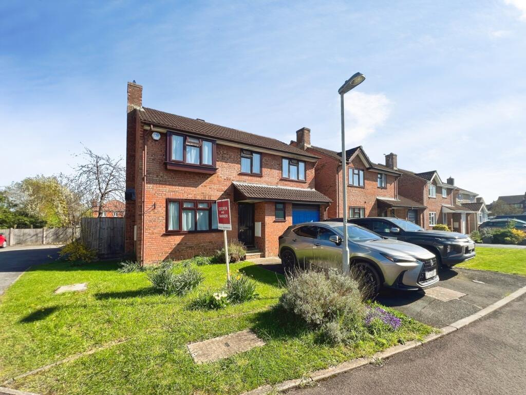 Meadow Close, Street, BA16
