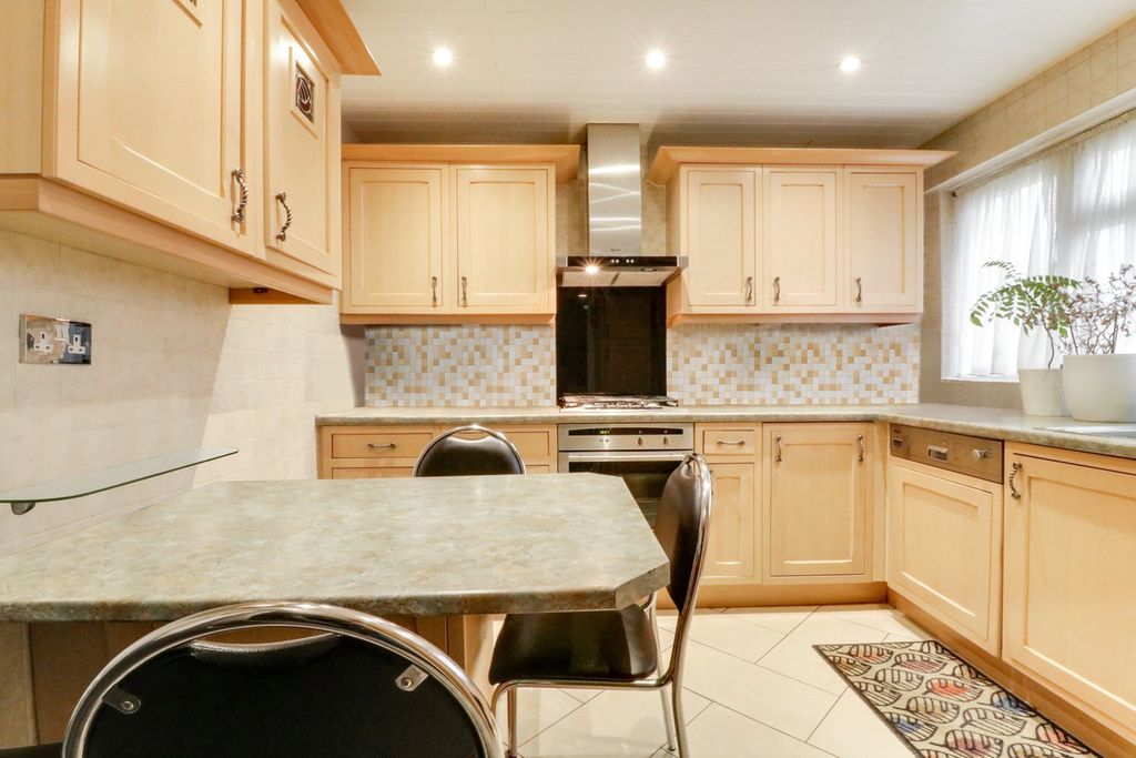 Additional image 4 of 2 bed terraced house to rentVane Close, Harrow HA3